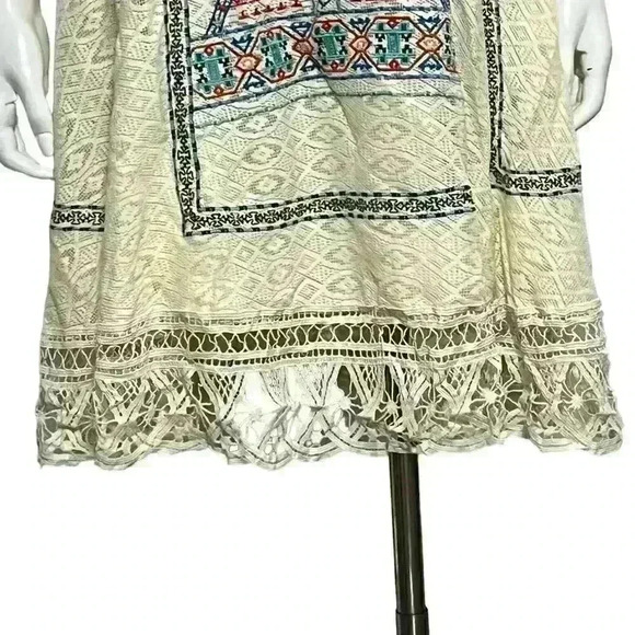 Champagne & Strawberry Sleeveless Embroidered Ivory Dress Size Medium - Picture 9 of 14